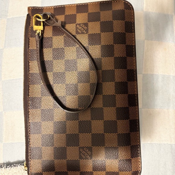 Louis Vuitton Neverfull MM - Picture 13 of 16